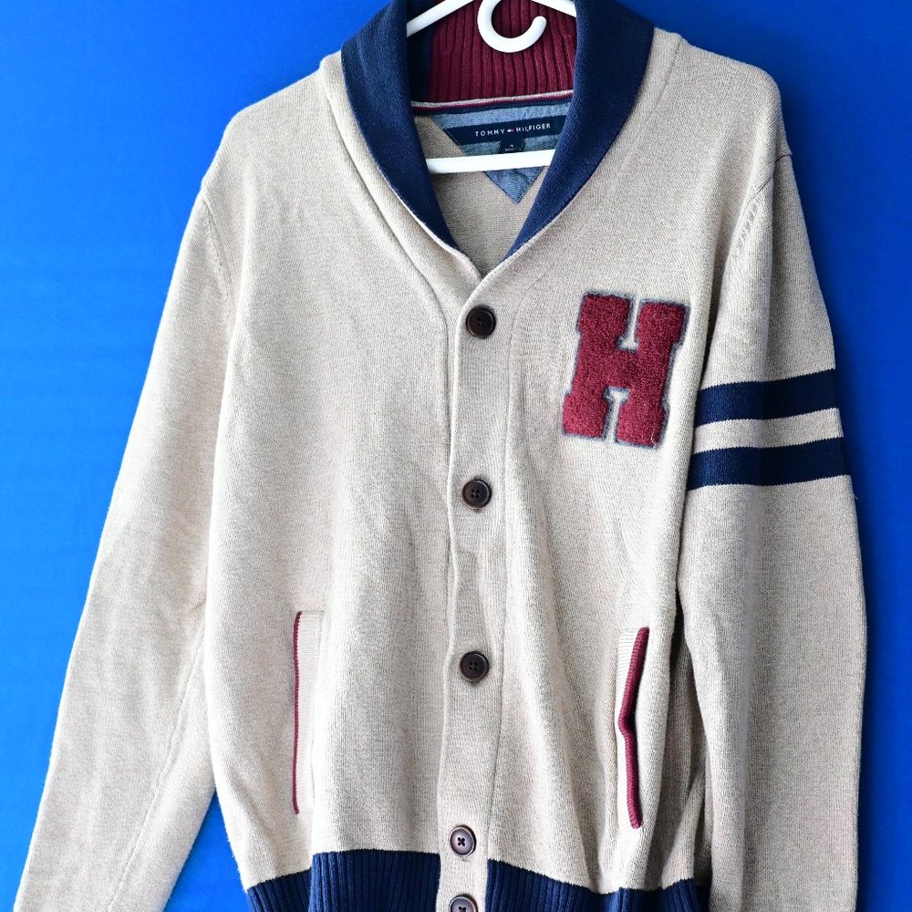 Vintage Vibe: Tommy Hilfiger Sweater